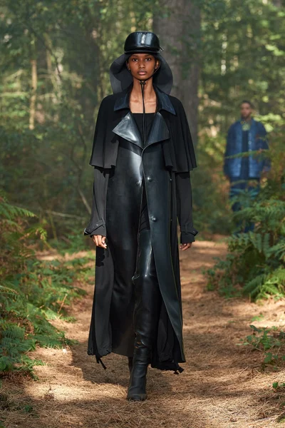 Look 15